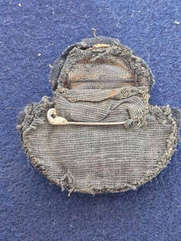 A WWII PERIOD OFFICER'S RAF CAP BADGE