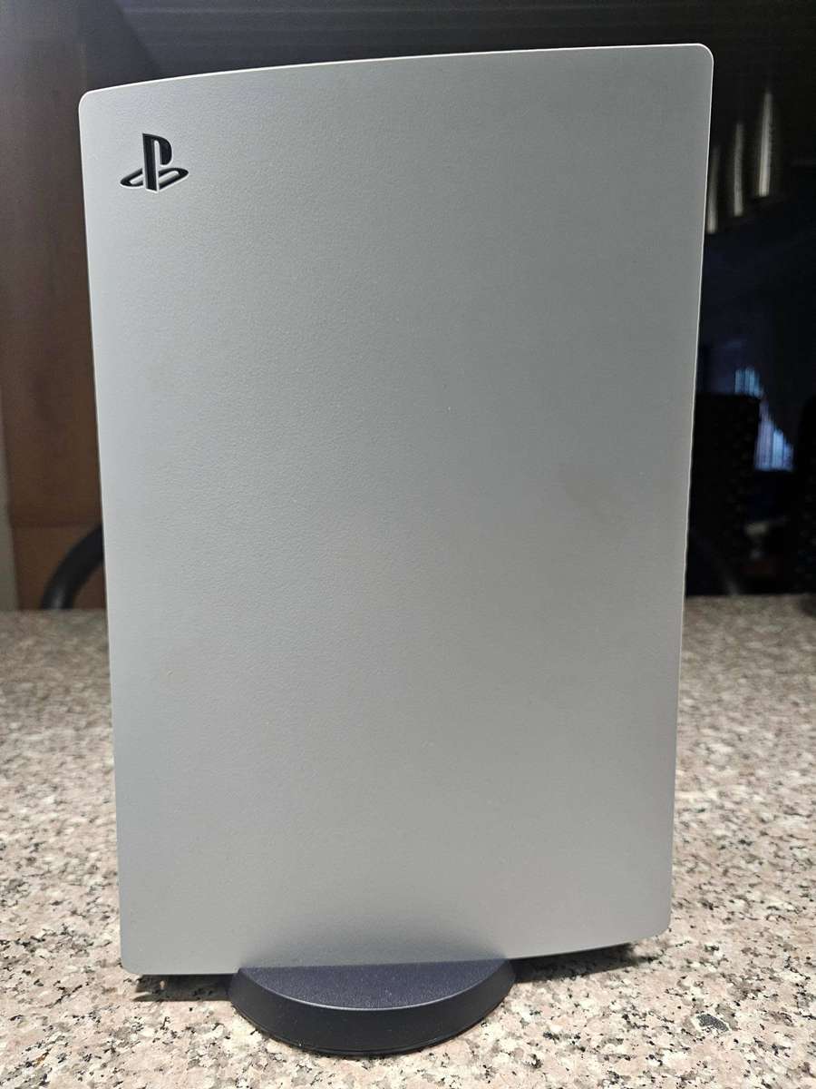PlayStation 5 Digital Edition Console - 2x controllers and cables