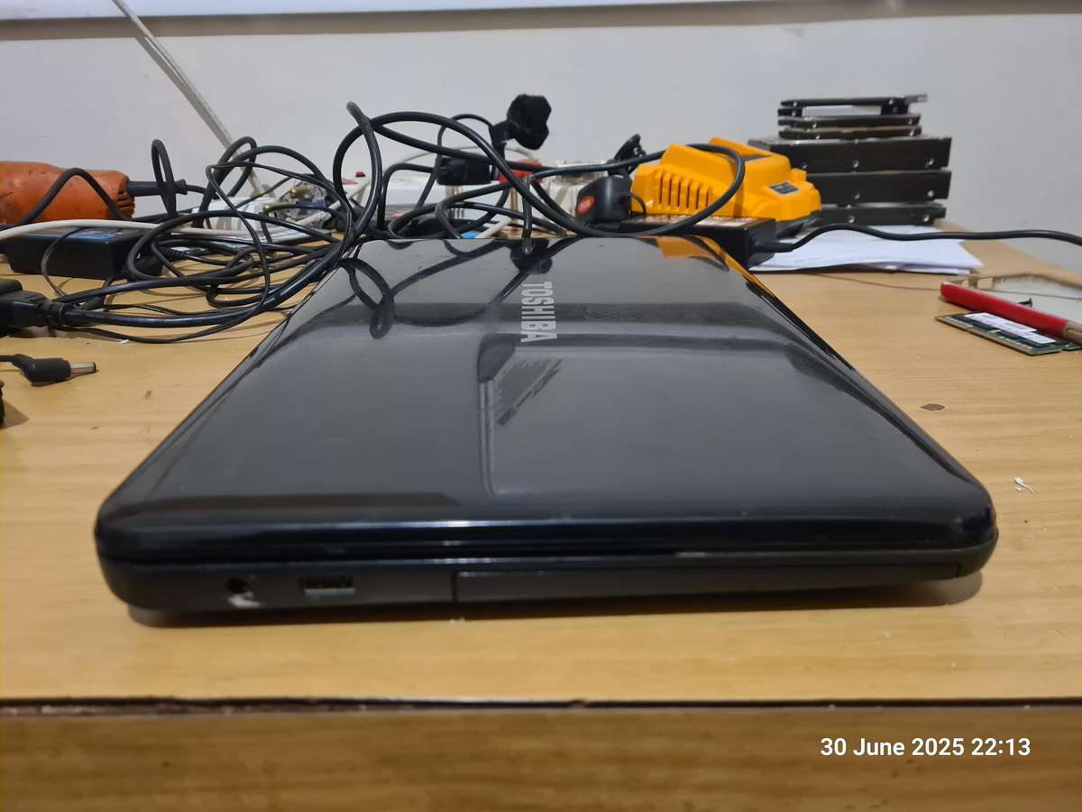 Toshiba Satellite C850 - For repairs