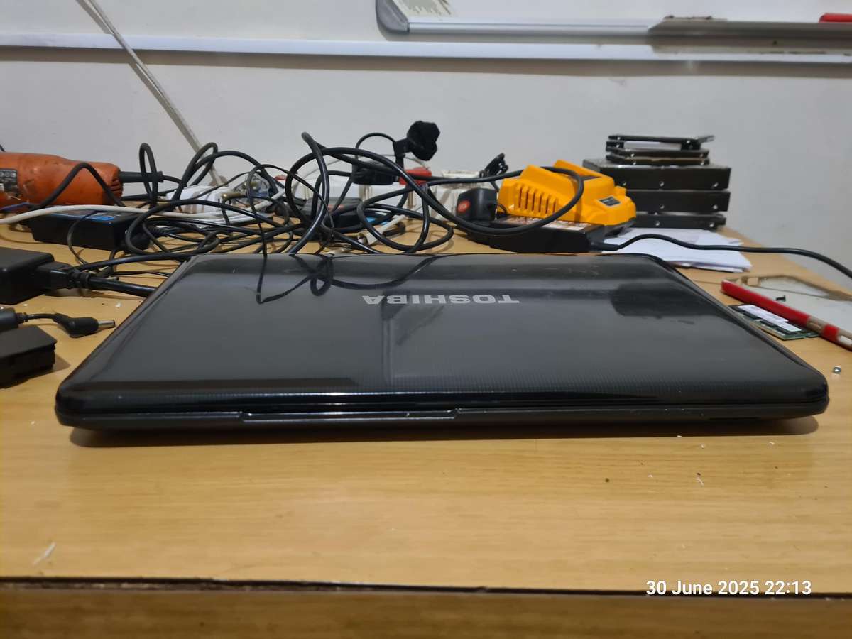 Toshiba Satellite C850 - For repairs