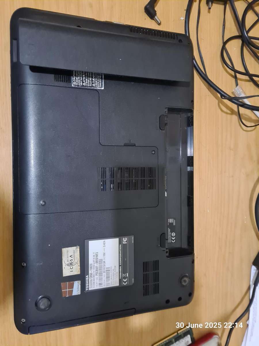 Toshiba Satellite C850 - For repairs