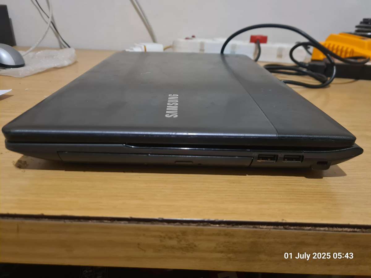 samsung np300e5c
