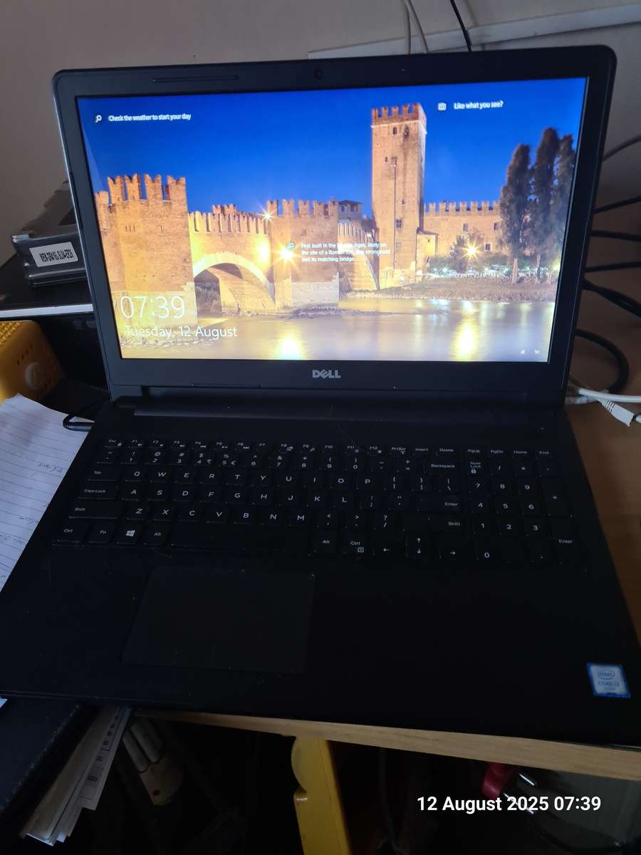 Dell Inspirion 15 - i3 6th gen, 4gb ram - Read decription