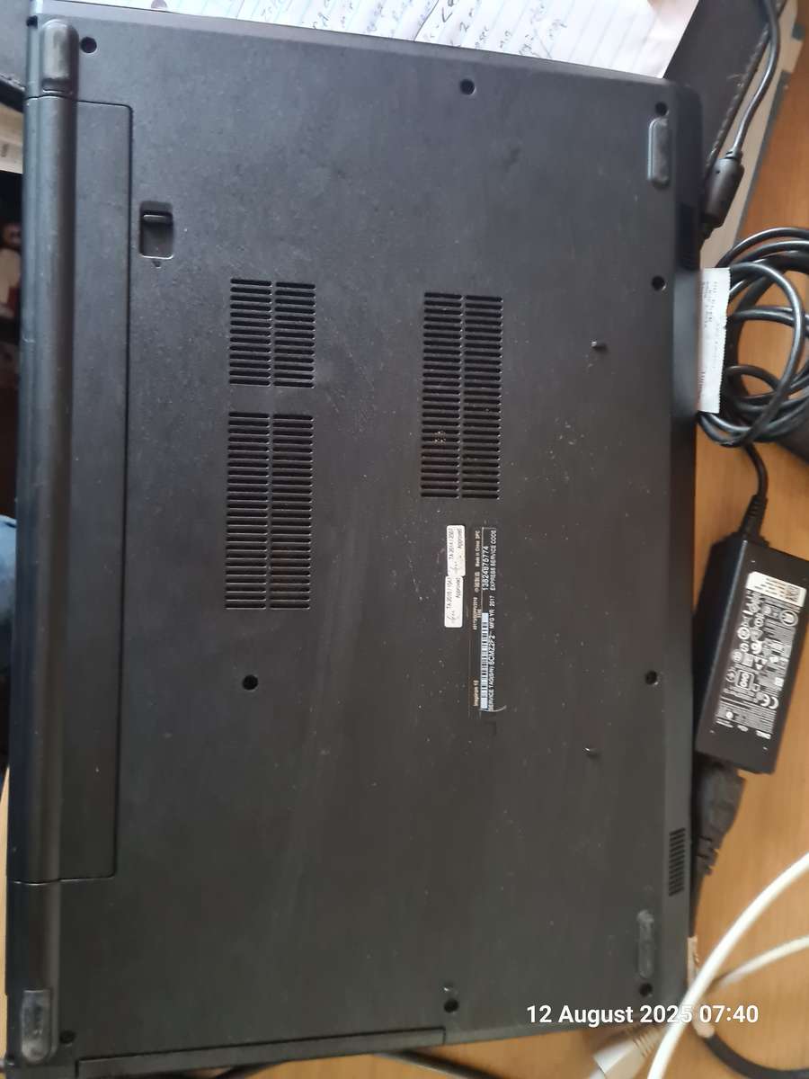 Dell Inspirion 15 - i3 6th gen, 4gb ram - Read decription