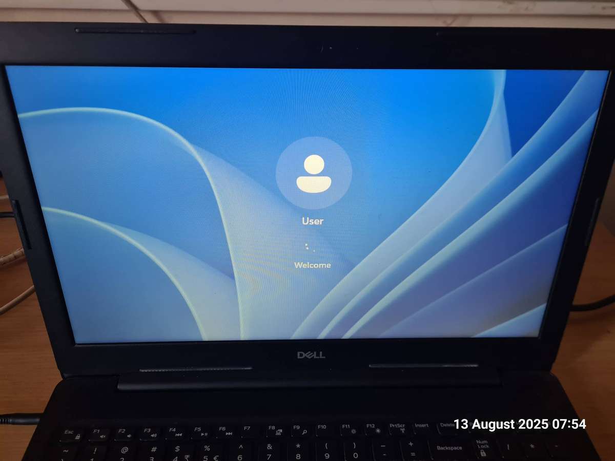 ***Late entry*** Dell Inspirion 15 - i5 8th gen, 8gb ram, 1TB HDD- Faulty battery