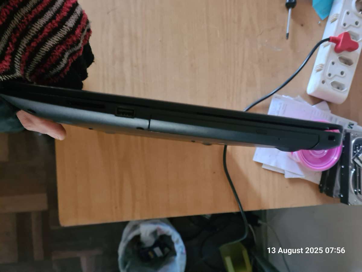 ***Late entry*** Dell Inspirion 15 - i5 8th gen, 8gb ram, 1TB HDD- Faulty battery