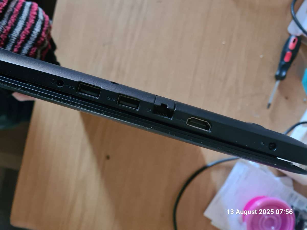***Late entry*** Dell Inspirion 15 - i5 8th gen, 8gb ram, 1TB HDD- Faulty battery