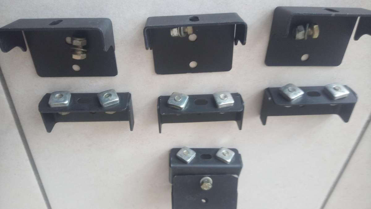 Vehicle roof rack brackets