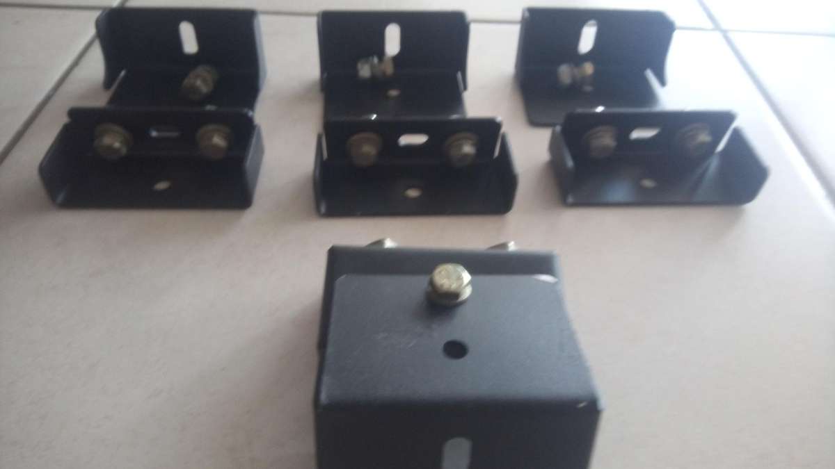 Vehicle roof rack brackets