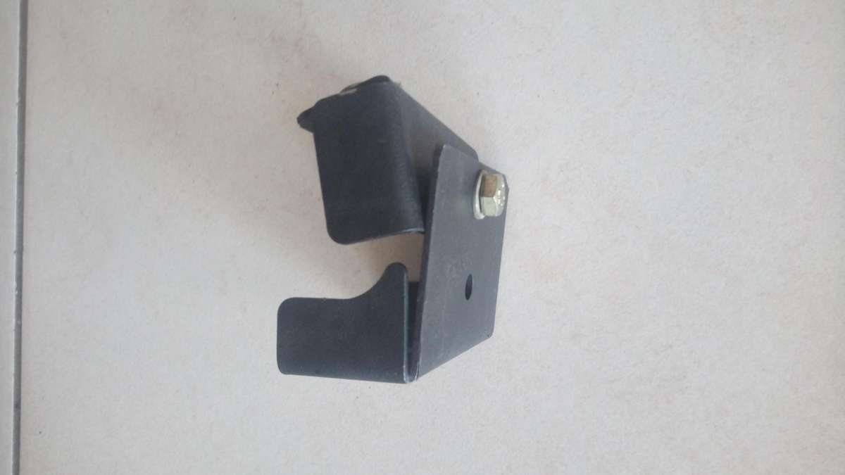 Vehicle roof rack brackets