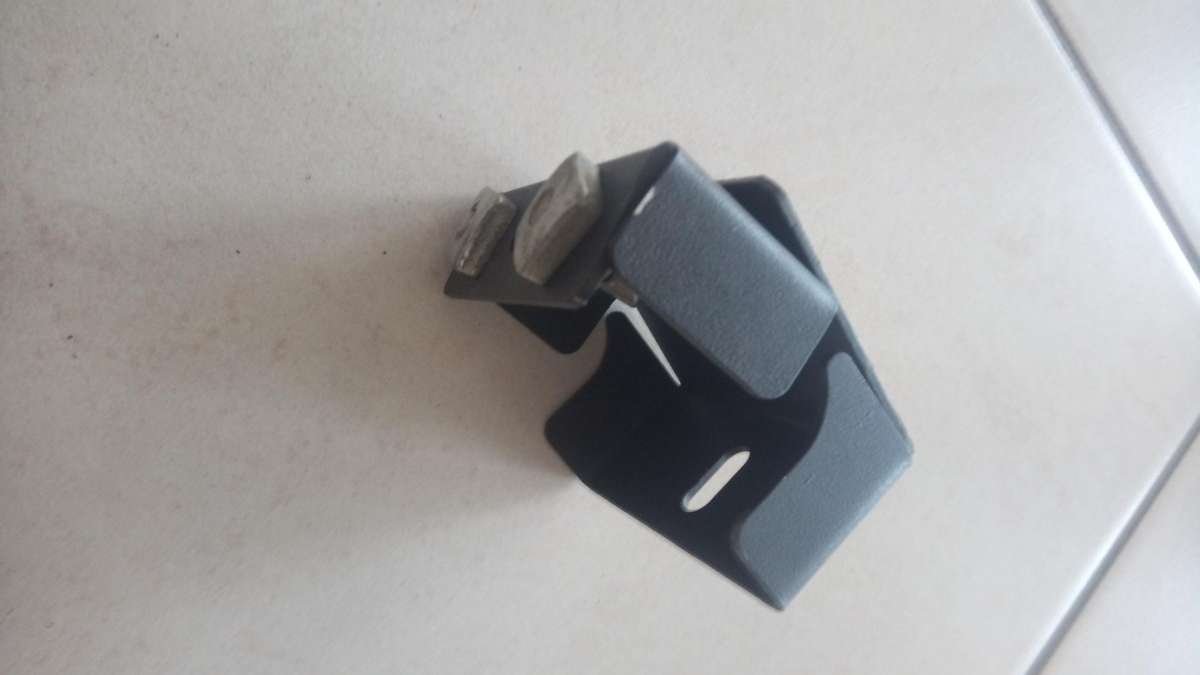 Vehicle roof rack brackets