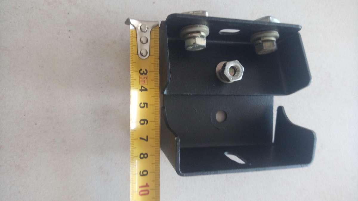 Vehicle roof rack brackets