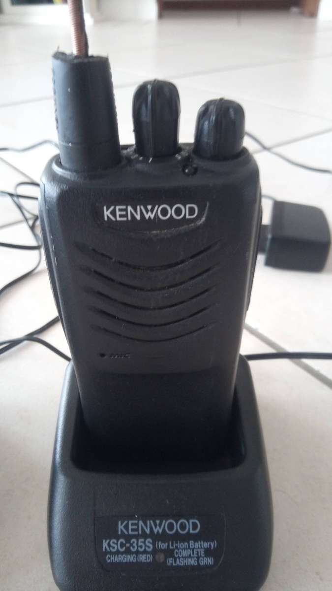 3xKenwood two way radios with chargers