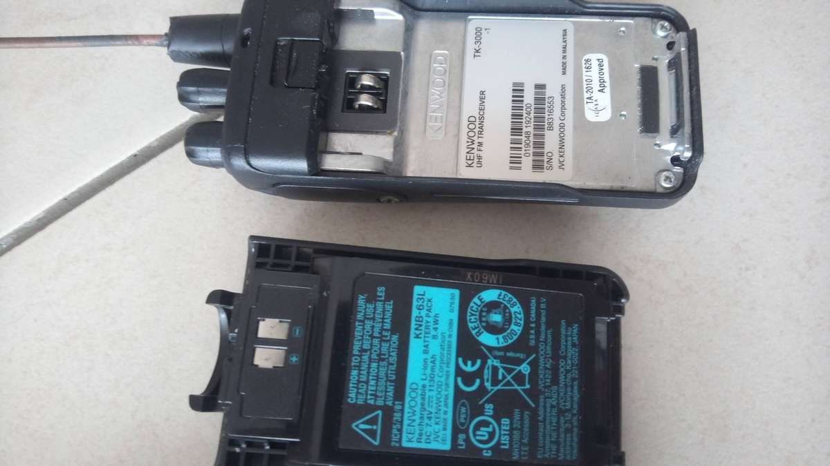 3xKenwood two way radios with chargers