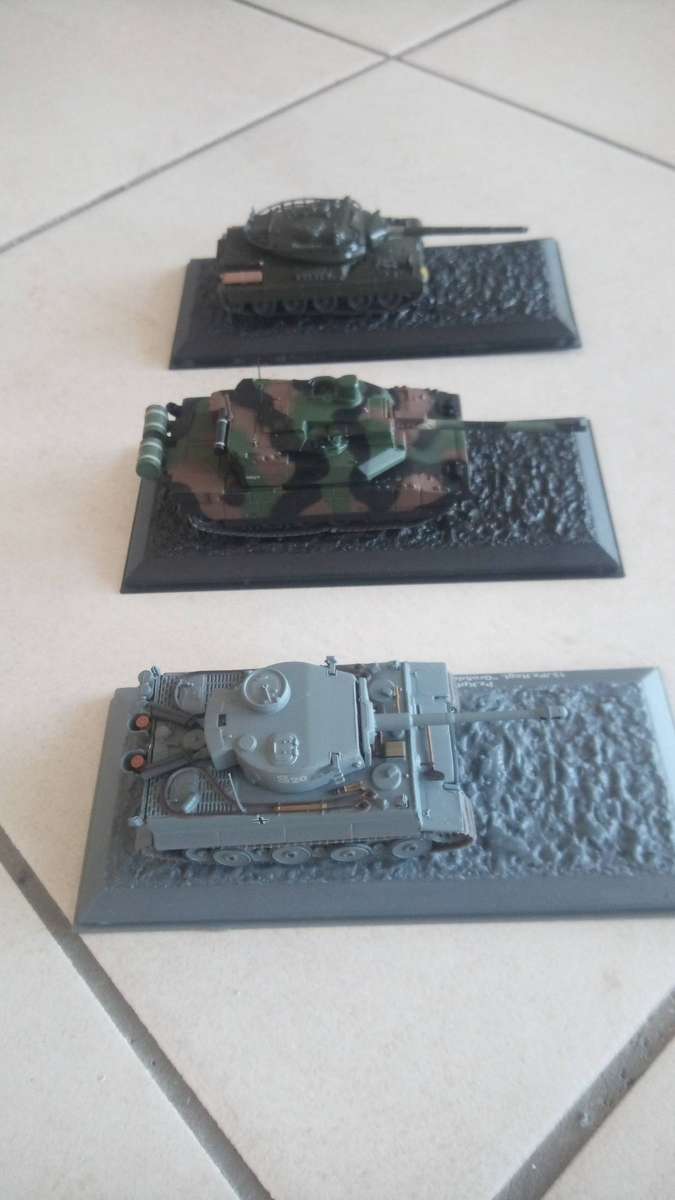 Model tanks x3