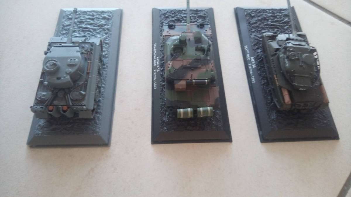 Model tanks x3