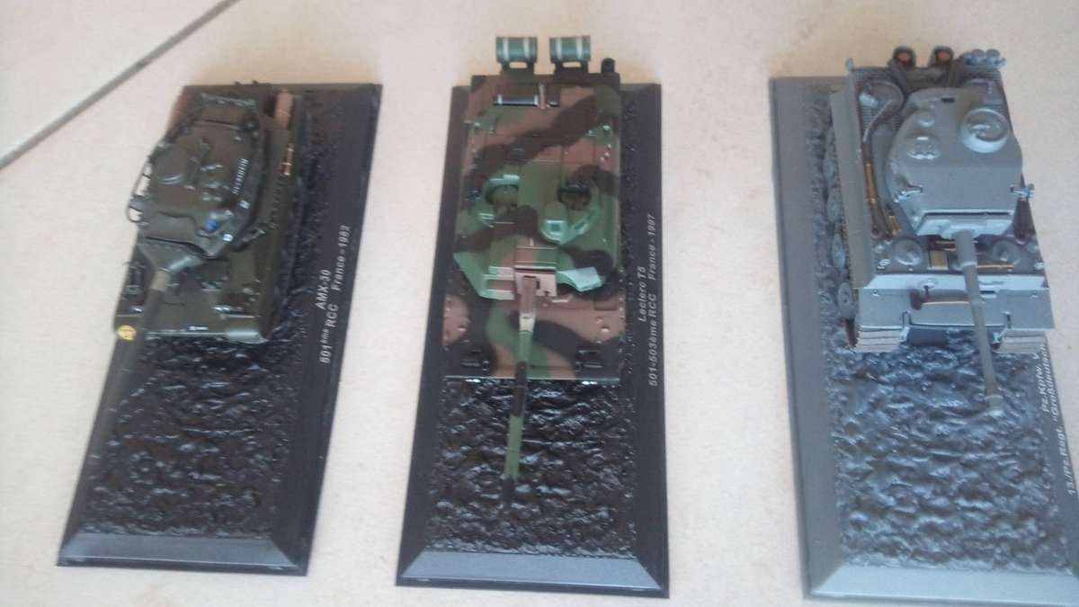 Model tanks x3