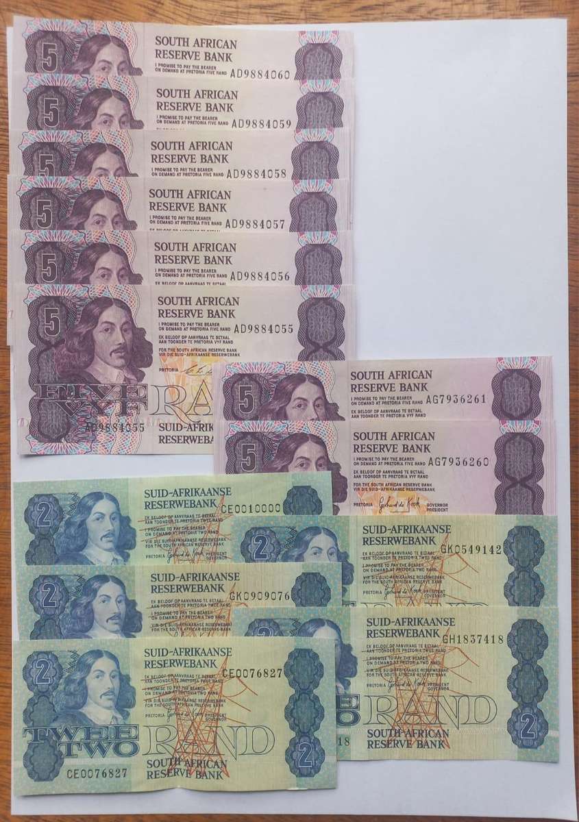 83 Bank notes South African & 2 other job lot. many in sequence, some Z