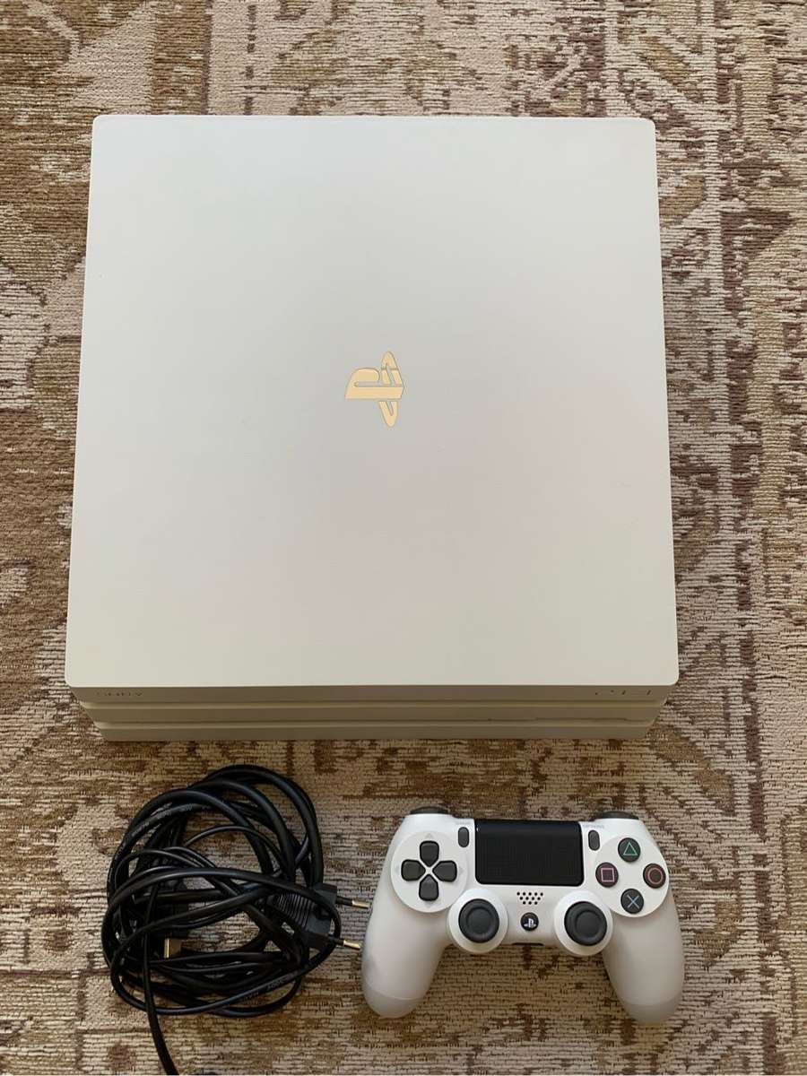 PS4 Pro Console (White edition)
