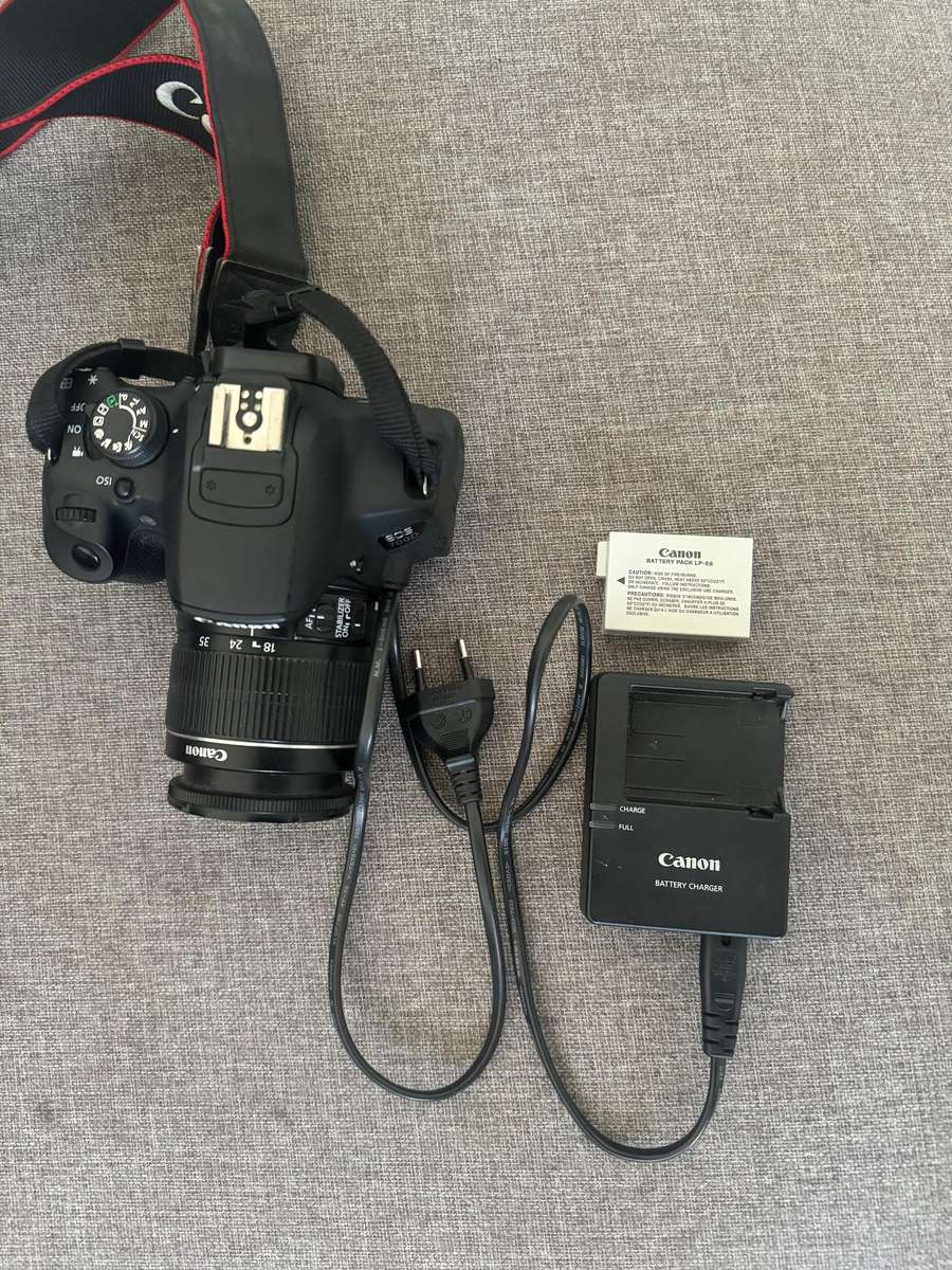 Canon EOS 700D + EF-S 18-55mm 3.5-5.6 kit lense + accesories