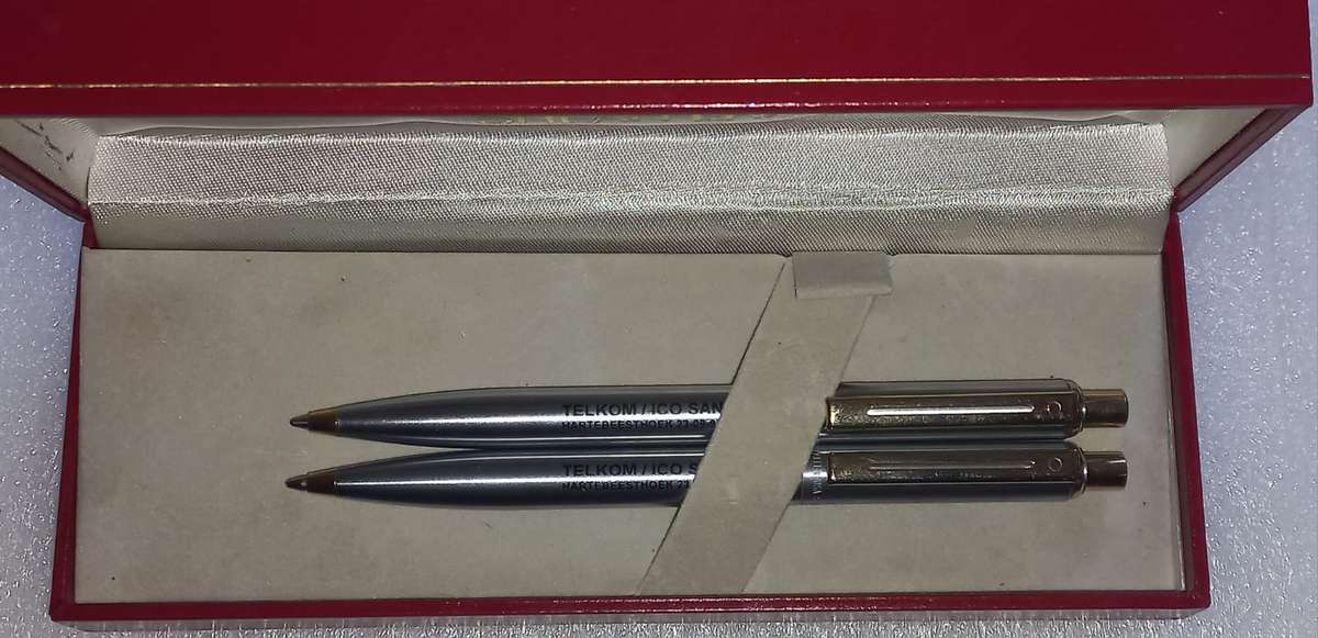 Branded Sheaffer Pen and Clutch Pencil Set in Original Box (Tested & Both still Functional)