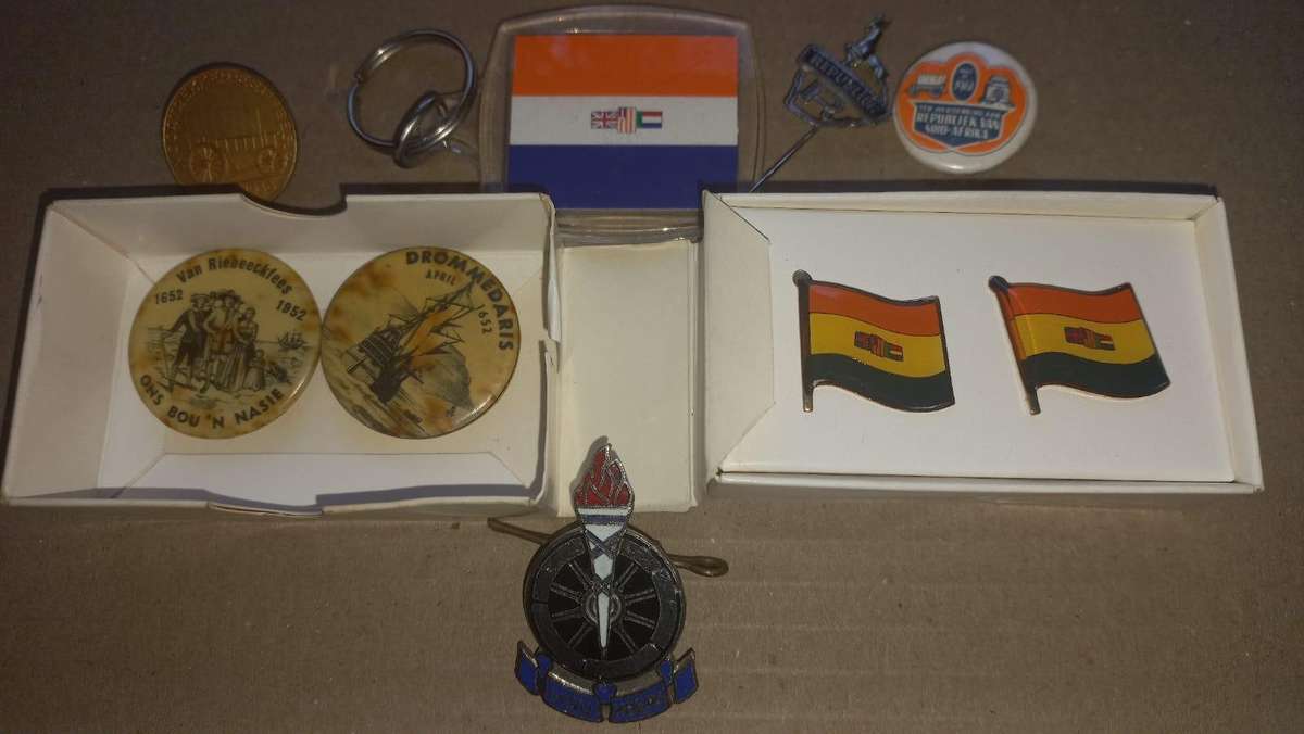 Vintage South Africa Memorabilia - Pins, Cuff Links, Key Ring and Other Memorabilia See Photos
