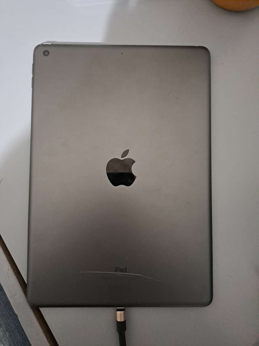 iPad 9th Gen 64gb Wifi *PLEASE READ*