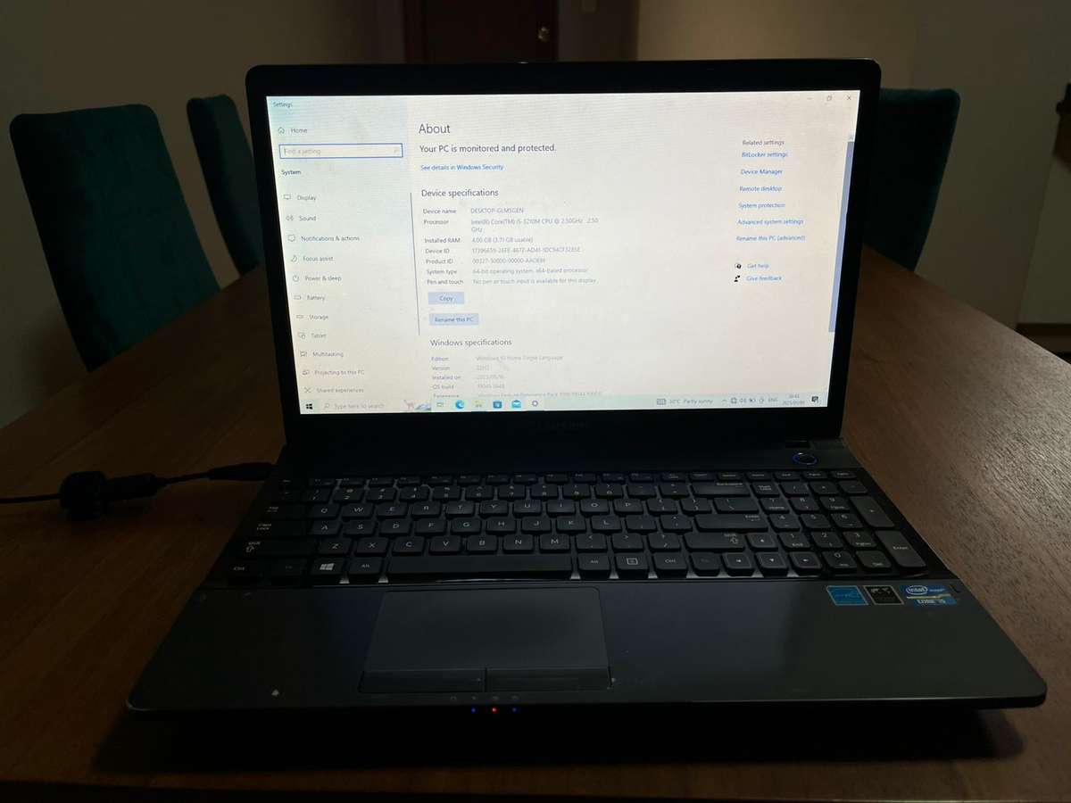Samsung Series 3 Notebook ( NP300E5C-A07ZA)