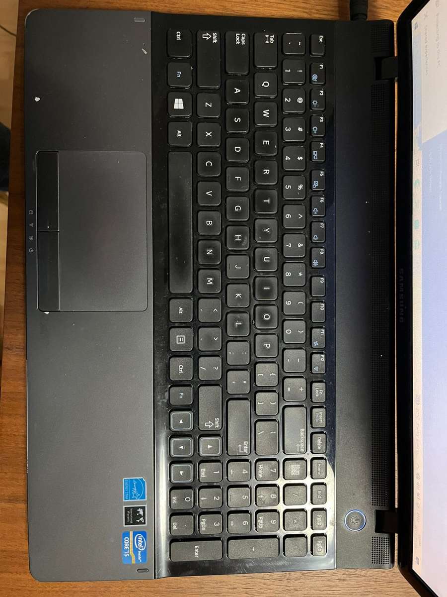Samsung Series 3 Notebook ( NP300E5C-A07ZA)