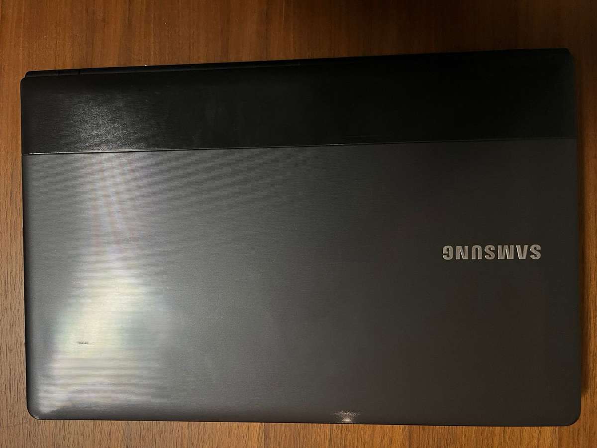 Samsung Series 3 Notebook ( NP300E5C-A07ZA)