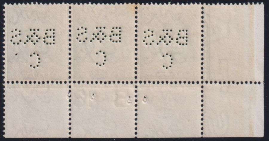 GREAT BRITAIN KEV11 1/2d CONTROL STRIP UM WITH "B & SC PERFORATED THROUGH