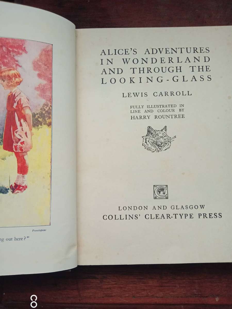 Alice in Wonderland & Through the Looking Glass - Lewis Carroll (Illustrated by Harry Roundtree)