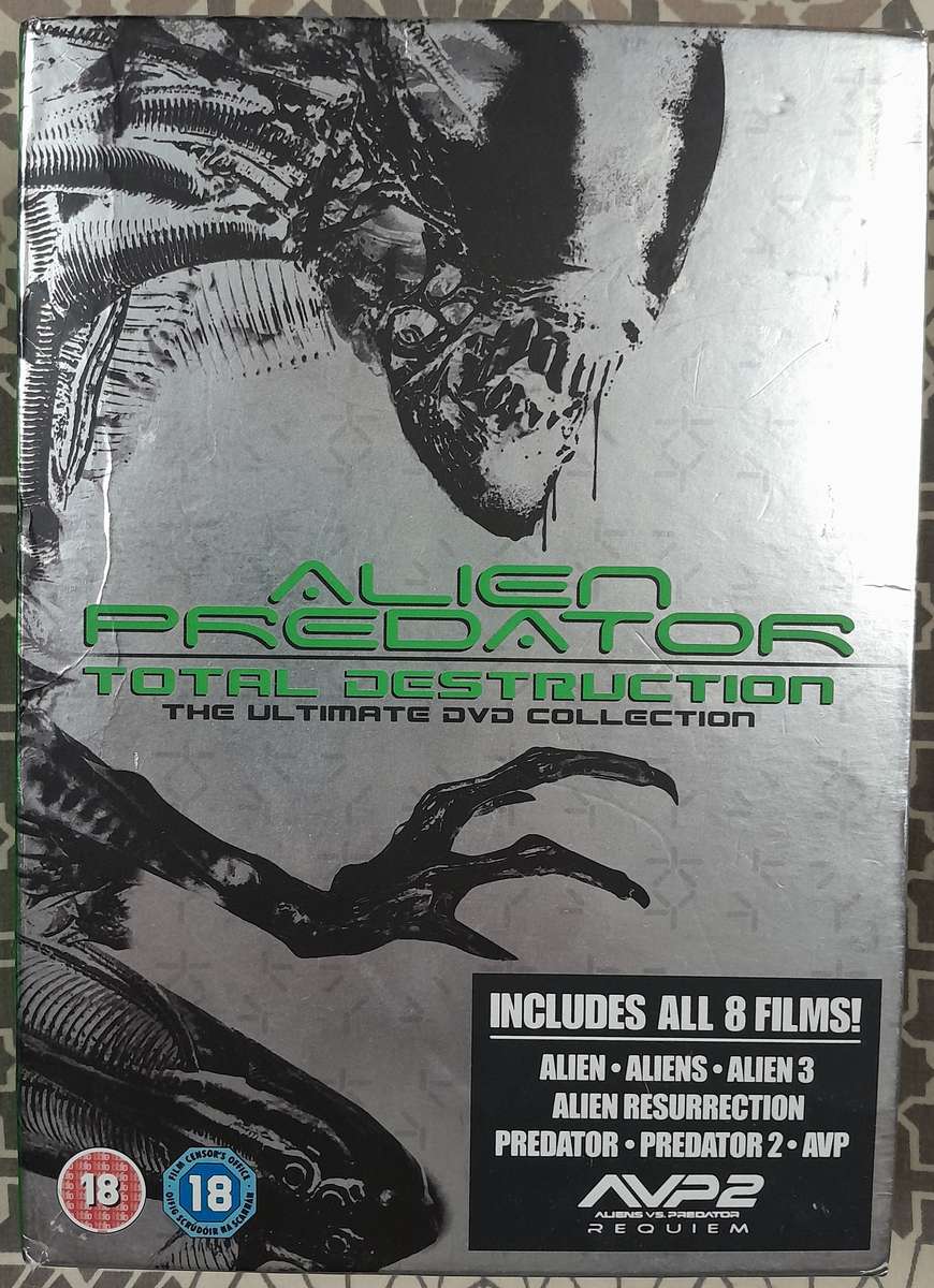 Alien / Predator - Total Destruction Ultimate DVD Collection (8 disc set)