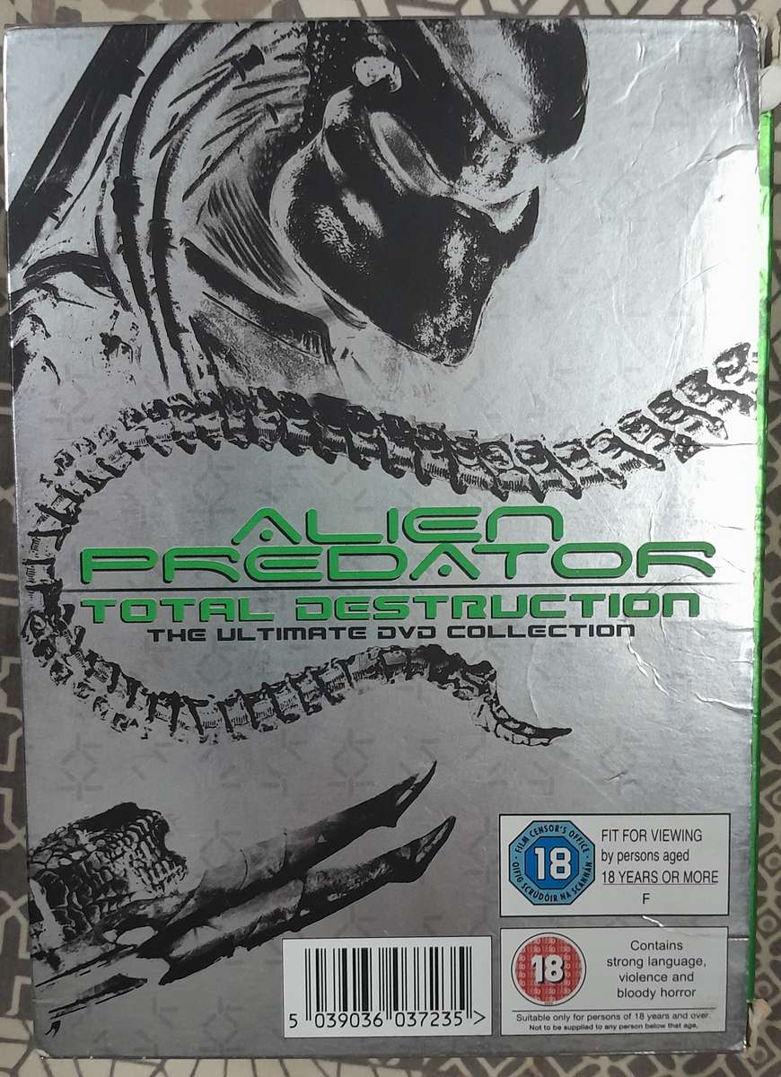 Alien / Predator - Total Destruction Ultimate DVD Collection (8 disc set)