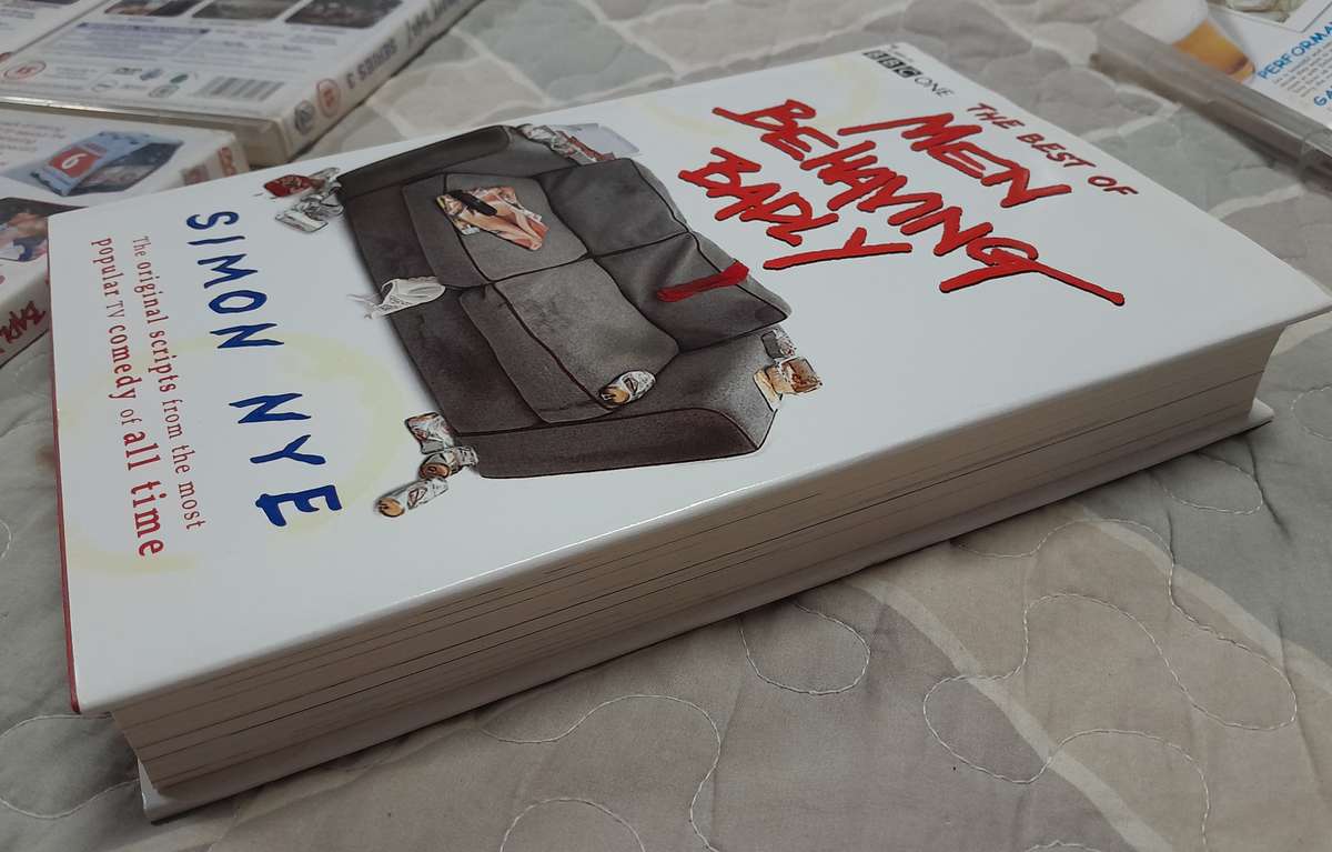 Men Behaving Badly - DVD bundle Series 1 to 6 PLUS "Last Orders" DVD and "Best of" book