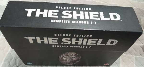 The Shield - Complete Seasons 1 to 7 Deluxe Edition DVD Box Set