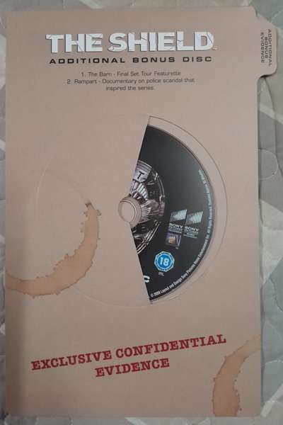 The Shield - Complete Seasons 1 to 7 Deluxe Edition DVD Box Set