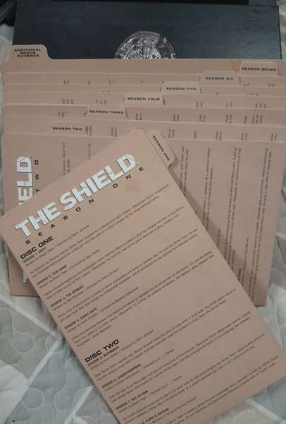 The Shield - Complete Seasons 1 to 7 Deluxe Edition DVD Box Set