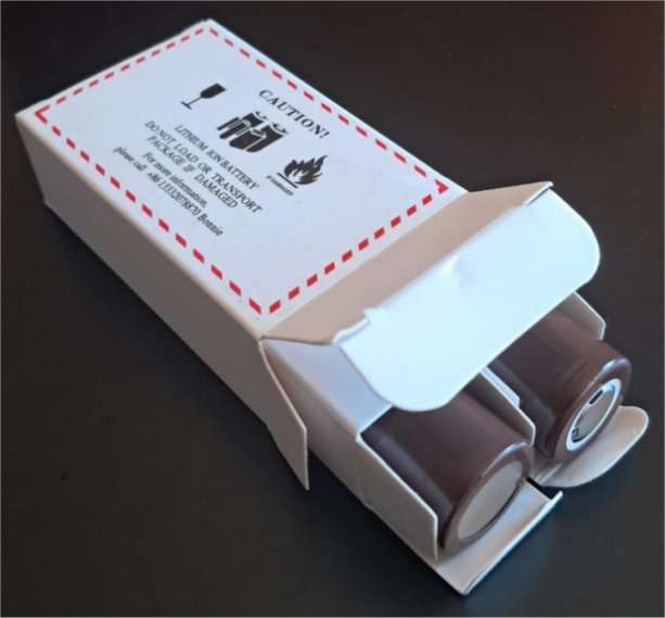 2 x Rechargeable Li-Ion 18650 3000mAh 3.7V batteries