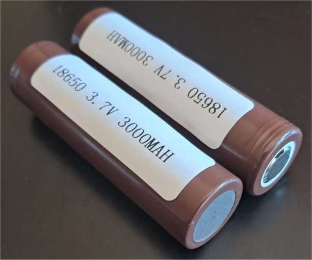2 x Rechargeable Li-Ion 18650 3000mAh 3.7V batteries