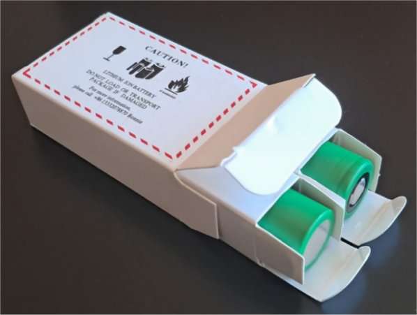 2 x Rechargeable Li-Ion 18650 2600mAh 3.7V batteries