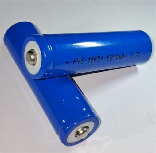 2 x Rechargeable 18650 6800mAh 3.7V batteries