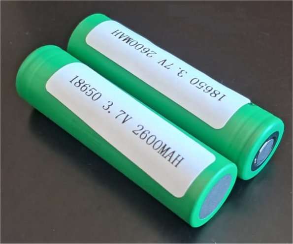 2 x Rechargeable Li-Ion 18650 2600mAh 3.7V batteries