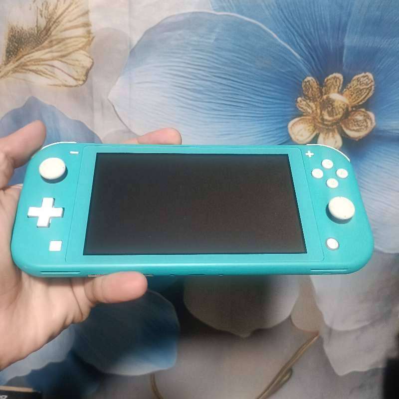 Nintendo Switch Lite  Turquoise + Original Mario Pouch