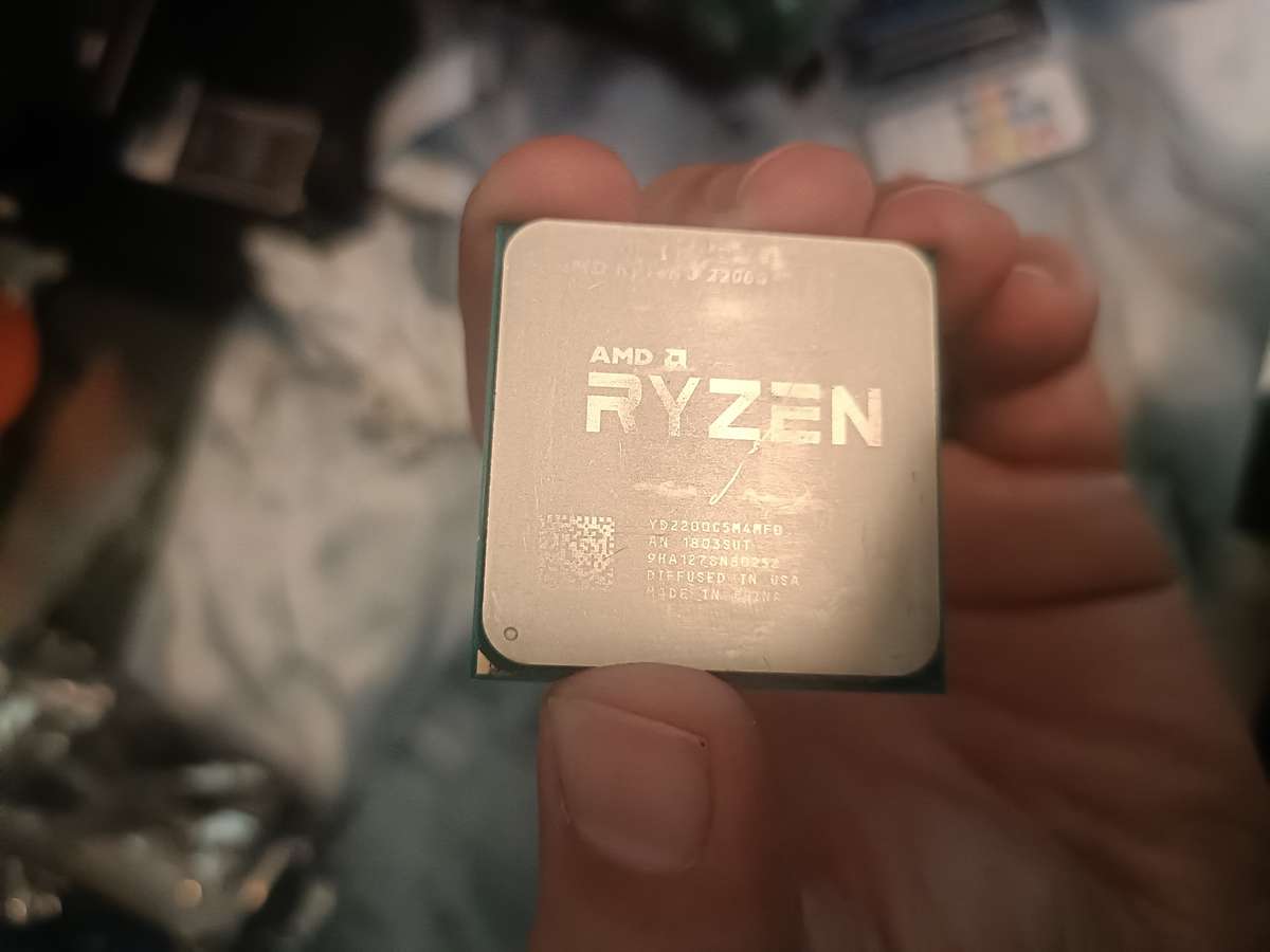 Ryzen 3 2200G (AM4)