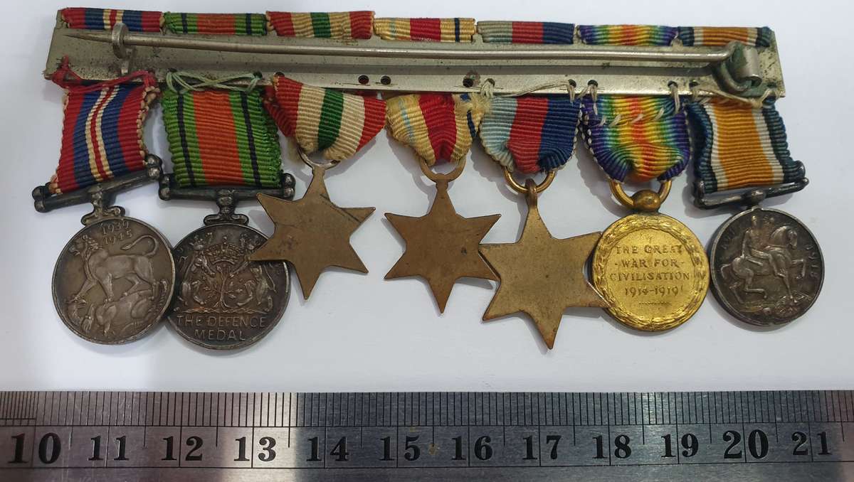 Collection of WW2 and WW1 miniature medals