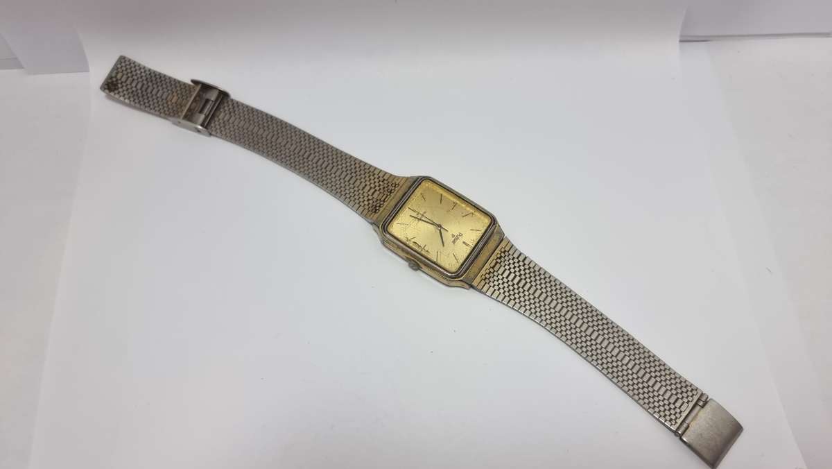 Pulsar tank watch gold dial (for parts/repair)