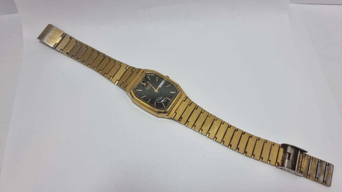 Pulsar tank watch black dial (for parts/repair)