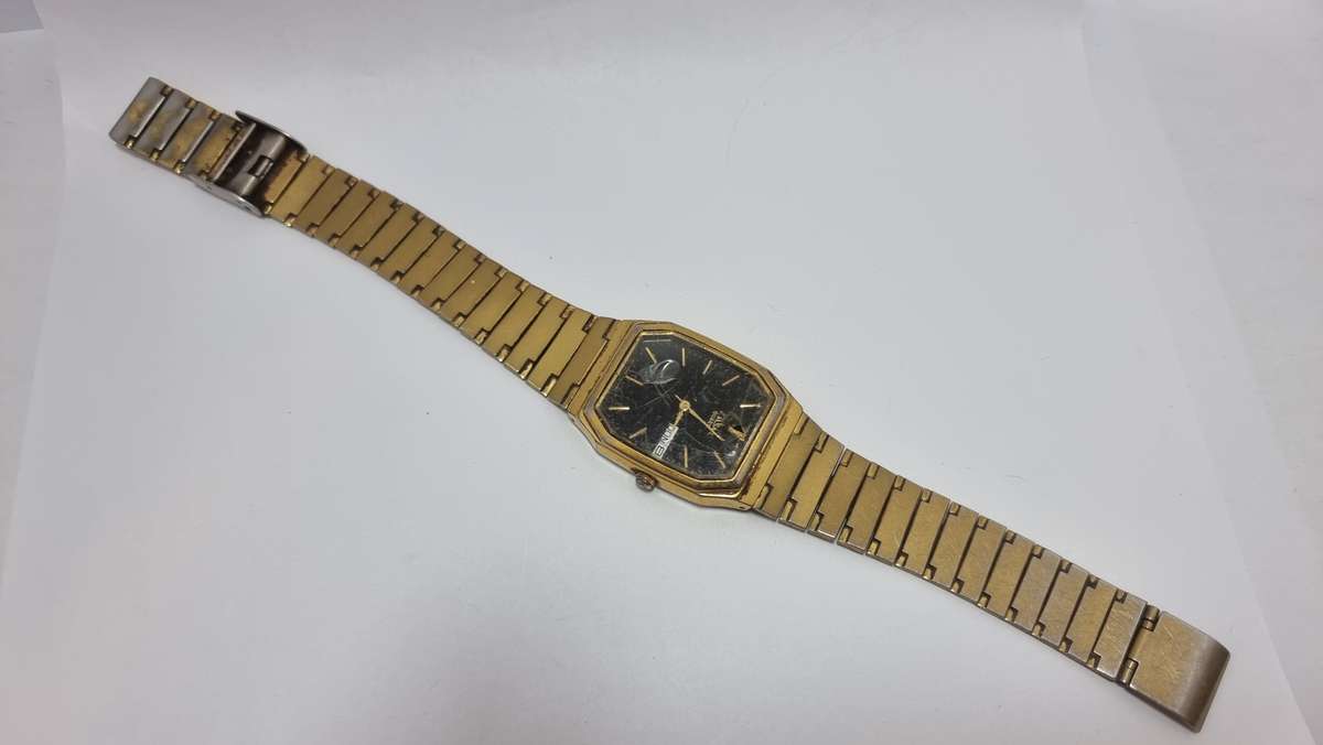 Pulsar tank watch black dial (for parts/repair)