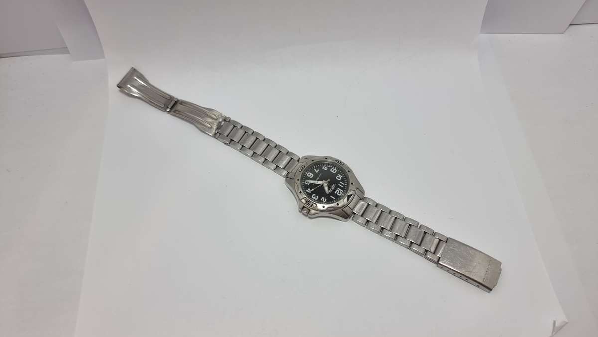 Lorus stainless steel watch V501-X383 (for parts/repair)